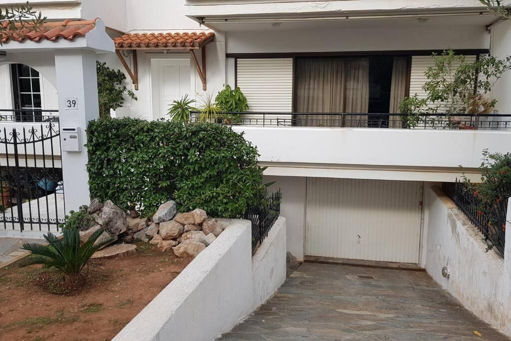 Beautiful At Glyfada Apartment *